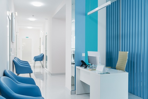 Sala d'attesa di uno studio medico ristrutturato.